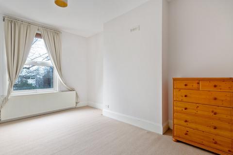 2 bedroom flat for sale, Spencer Road, Chiswick W4