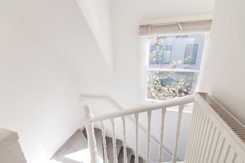 1 bedroom flat for sale, Thorney Hedge Road, London W4