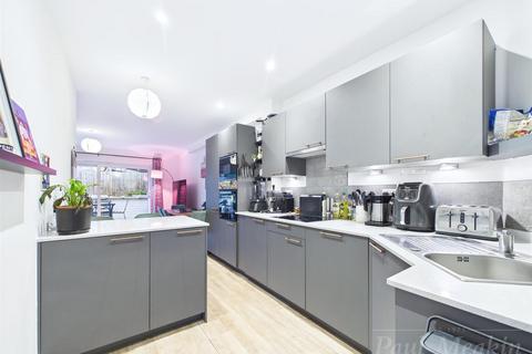 2 bedroom end of terrace house for sale, Addington Road, South Croydon