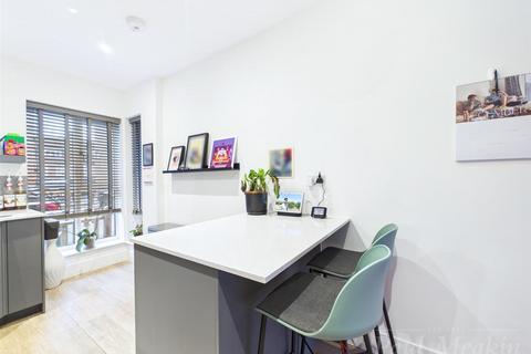 2 bedroom end of terrace house for sale, Addington Road, South Croydon