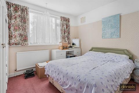 3 bedroom semi-detached house for sale, Whitton Avenue West, Greenford