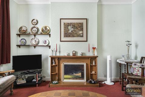 3 bedroom semi-detached house for sale, Whitton Avenue West, Greenford