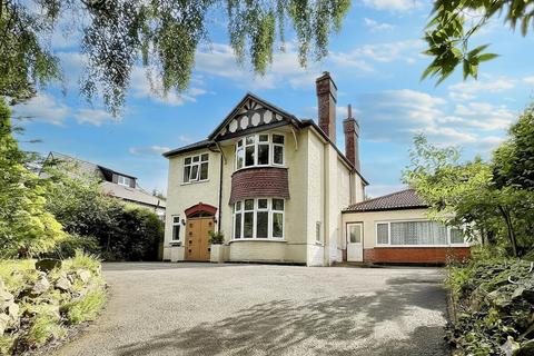 4 bedroom detached house to rent, Brooklands Road, Sale