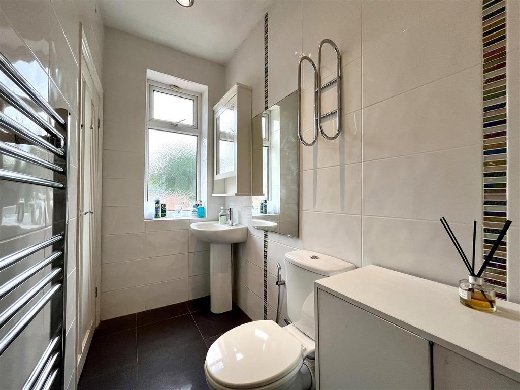 Bedroom 3 En Suite Shower Room Aspect 2