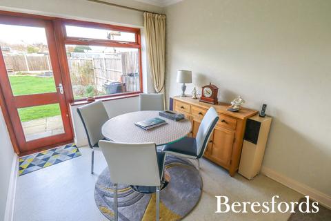 3 bedroom semi-detached house for sale, Avon Road, Upminster, RM14