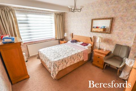 3 bedroom semi-detached house for sale, Avon Road, Upminster, RM14