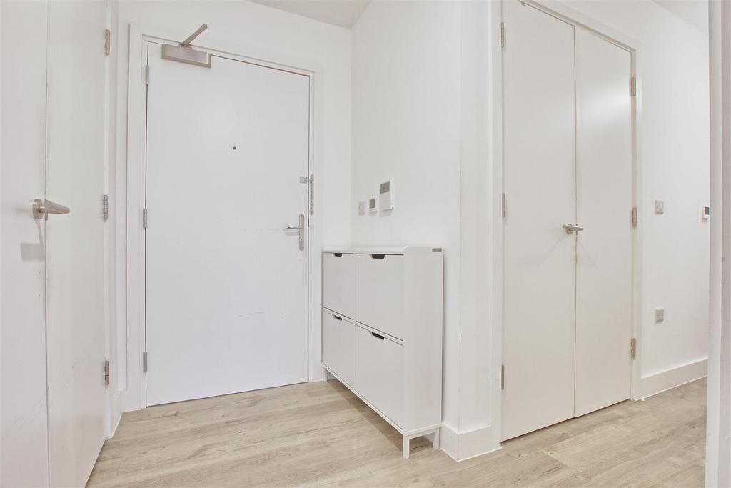Hallway 1.jpg