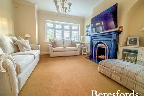 3 bedroom semi-detached house for sale, Fleet Close, Upminster, RM14