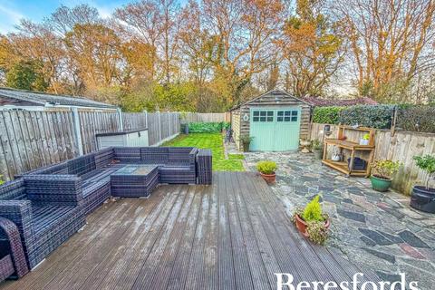 3 bedroom semi-detached house for sale, Fleet Close, Upminster, RM14