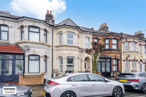 2 bedroom apartment to rent, Chaucer Road, Forest Gate, E7
