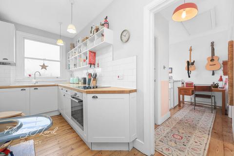 1 bedroom flat for sale, Graham Road, LONDON