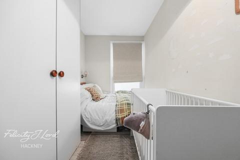 1 bedroom flat for sale, Graham Road, LONDON