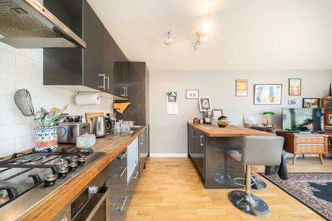 1 bedroom flat for sale, Albans Close, London SW16