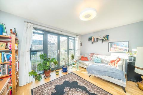 1 bedroom flat for sale, Albans Close, London SW16