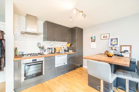 1 bedroom flat for sale, Albans Close, London SW16
