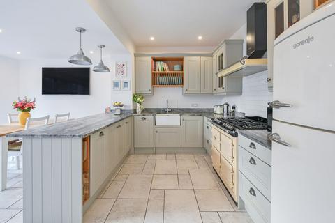 2 bedroom terraced house for sale, King Charles Crescent, Surbiton KT5