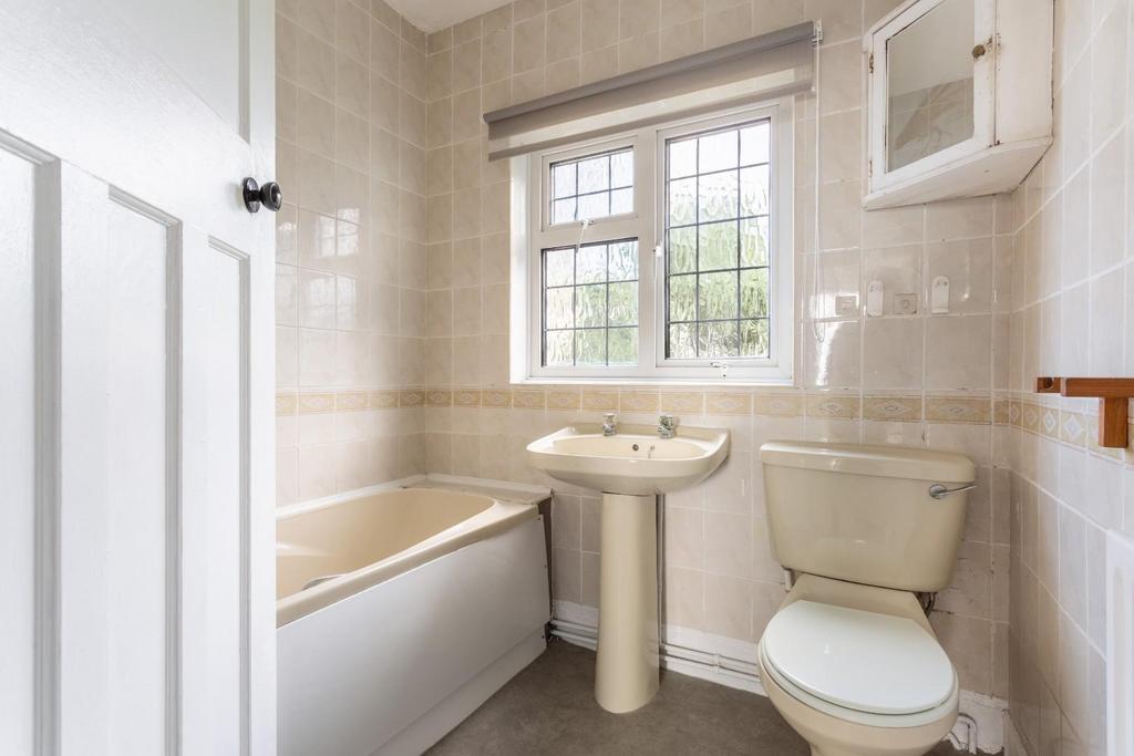 Bathroom (1).jpg