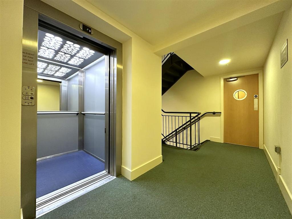 Communal Hall &amp; Lift 311