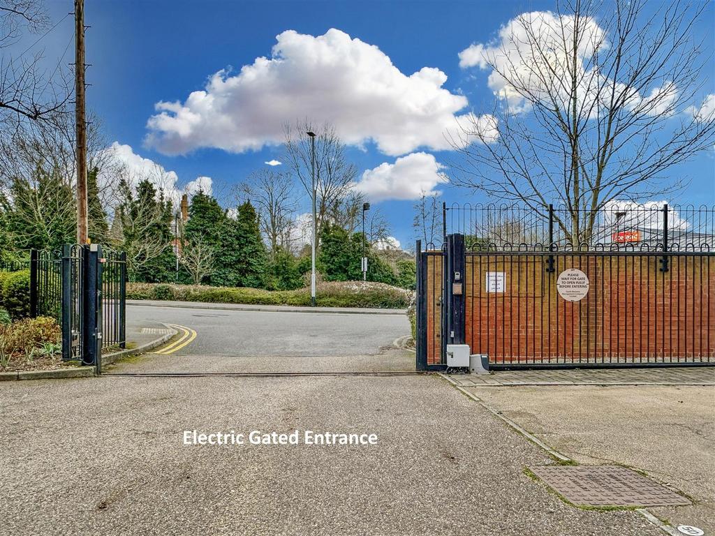 Secure Electric Gated Entrance 318
