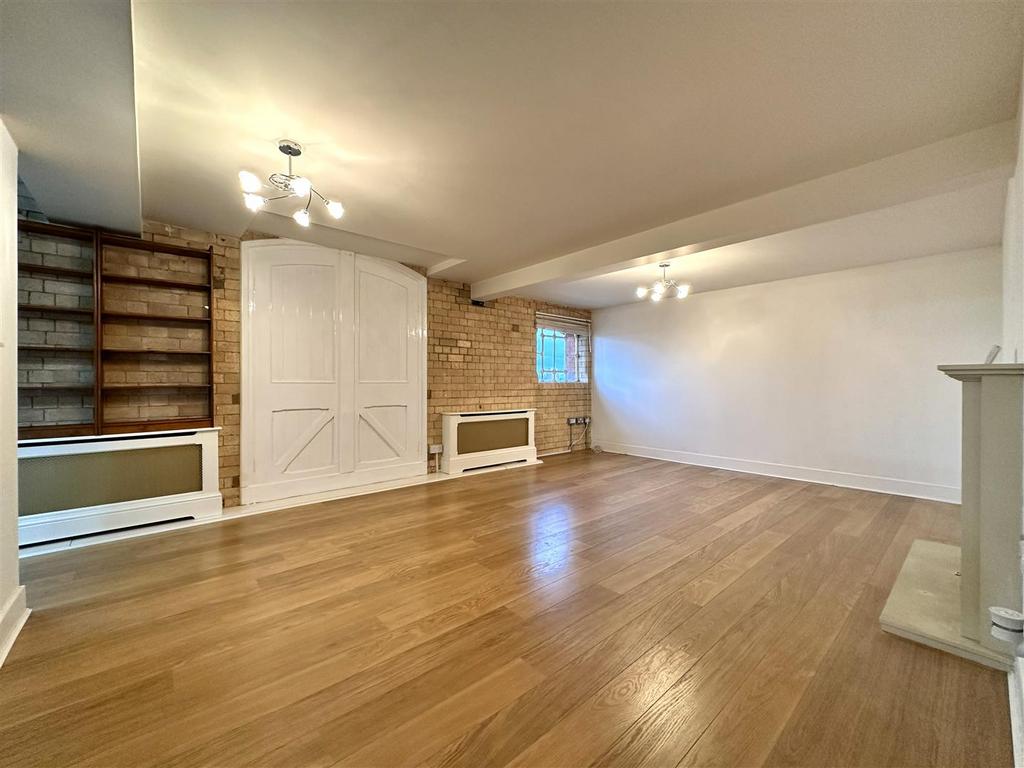 Generous Living Space 248