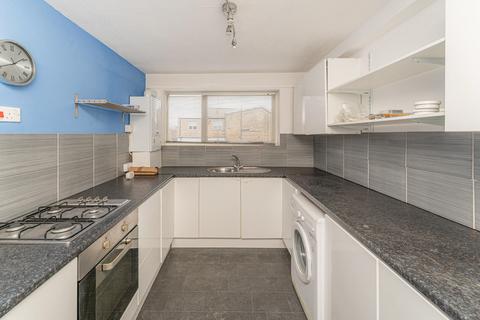 2 bedroom flat for sale, Pellipar Close, London, N13