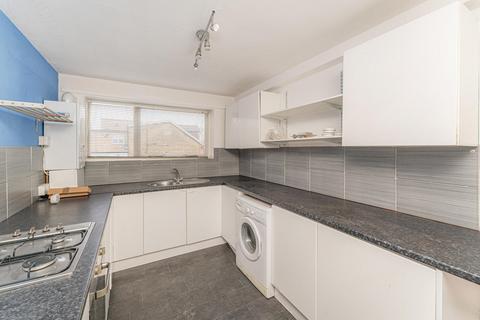 2 bedroom flat for sale, Pellipar Close, London, N13
