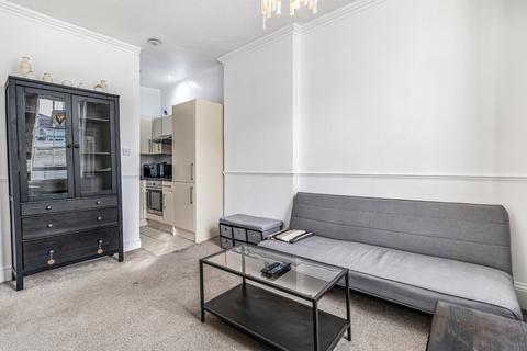 1 bedroom flat to rent, Gloucester Terrace, Bayswater, London, W2