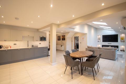 4 bedroom end of terrace house for sale, Aisne Road, Wigston