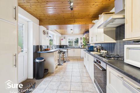 4 bedroom semi-detached house for sale, Fairway, Hemel Hempstead, Hertfordshire, HP3 9TP