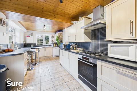4 bedroom semi-detached house for sale, Fairway, Hemel Hempstead, Hertfordshire, HP3 9TP