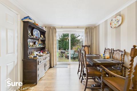 4 bedroom semi-detached house for sale, Fairway, Hemel Hempstead, Hertfordshire, HP3 9TP