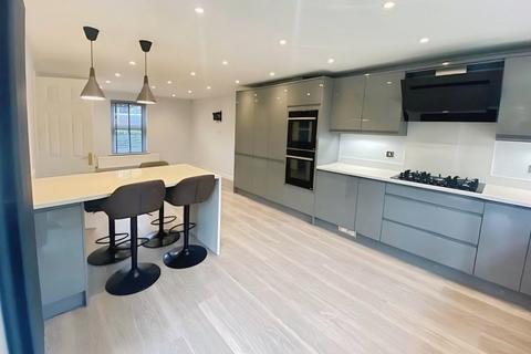 4 bedroom detached house to rent, Walsall Road, Lichfield, WS13 8AE