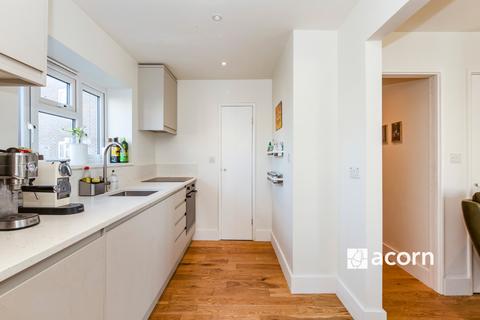 2 bedroom flat to rent, Essex Grove London SE19