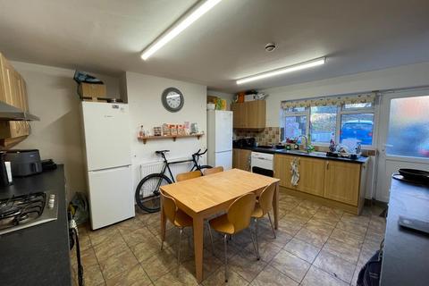 5 bedroom terraced house to rent, Buckingham Mount, Hyde Park, Leeds, LS6 1DN