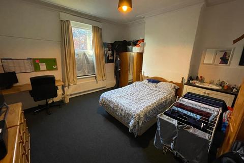 5 bedroom terraced house to rent, Buckingham Mount, Hyde Park, Leeds, LS6 1DN