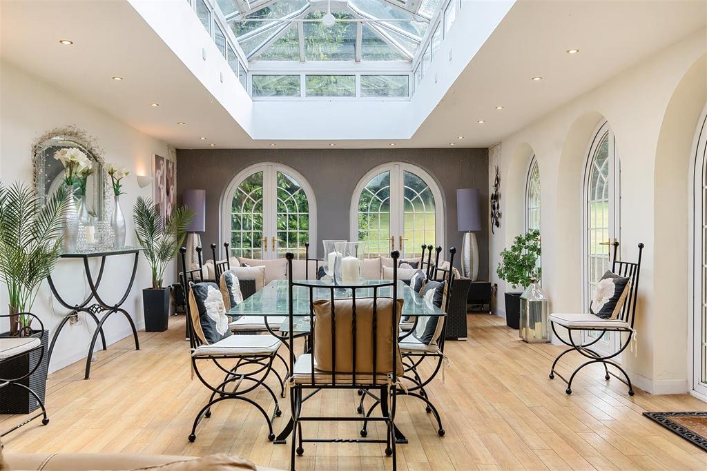 Lounge/Dining Room