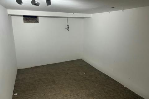 Retail property (high street) to rent, 81 High St Maidenhead SL6 1JX