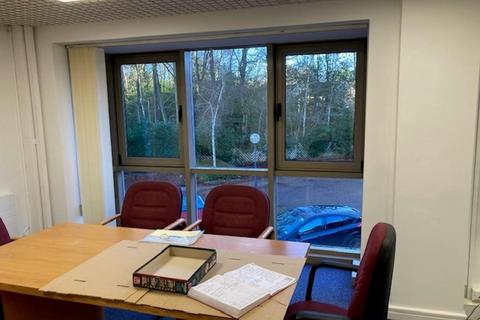 Office to rent, 5-7 Dukes Ride Crowthorne RG45 6LS