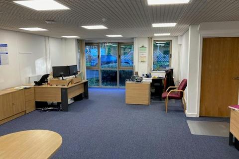 Office to rent, 5-7 Dukes Ride Crowthorne RG45 6LS
