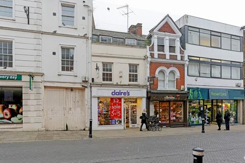 Retail property (high street) to rent, 33 Peascod St Windsor SL4 1EA