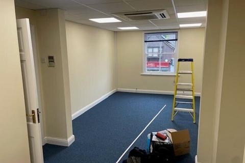 Office to rent, 11-13 Dukes Ride Crowthorne RG45 6LZ