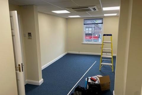 Office to rent, 11-13 Dukes Ride Crowthorne RG45 6LZ