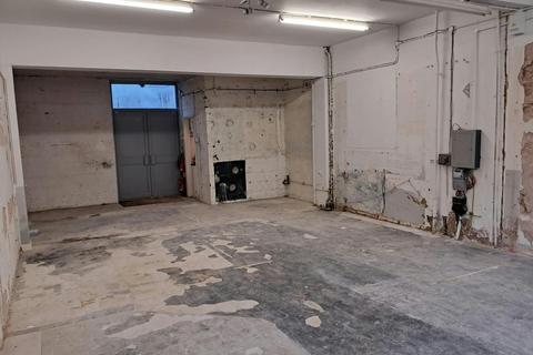 Retail property (high street) to rent, 192 Dukes Ride Crowthorne RG45 6DS