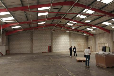 Distribution warehouse to rent, Units 3 & 4, Bracknell Business Centre, Downmill Rd Bracknell RG12 1QS