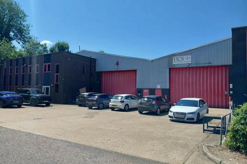 Distribution warehouse to rent, Units 3 & 4, Bracknell Business Centre, Downmill Rd Bracknell RG12 1QS