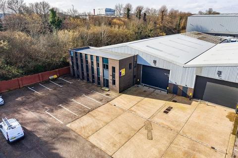 Distribution warehouse to rent, Units 3 & 4, Bracknell Business Centre, Downmill Rd Bracknell RG12 1QS