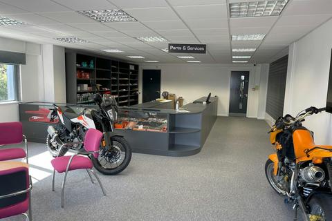Warehouse to rent, Unit 2, The Western Centre, Western Road Bracknell RG12 1RW