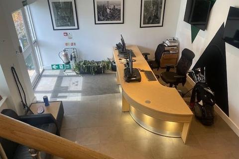 Office to rent, Hallgrove Bagshot GU19 5HP