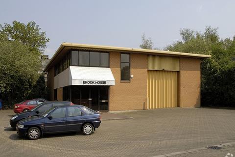 Distribution warehouse to rent, Downmill Rd Bracknell RG12 1HL