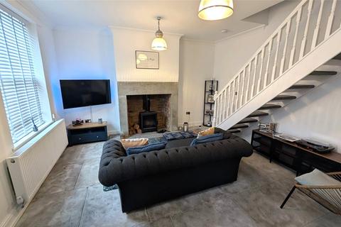 2 bedroom end of terrace house to rent, Victoria Street, Greater Manchester OL15